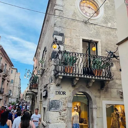 Blue Sea Apartment *