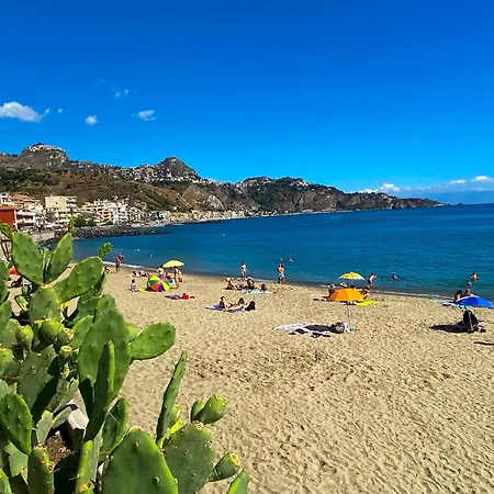 Blue Sea Apartment *